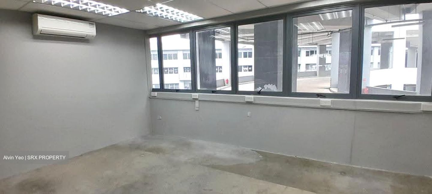 Carros Centre (D25), Factory #622567031